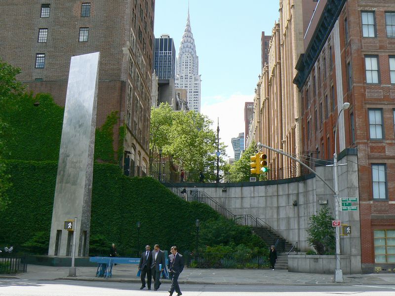Chrysler Building: Chrysler Building vu de la 43eme Street 3